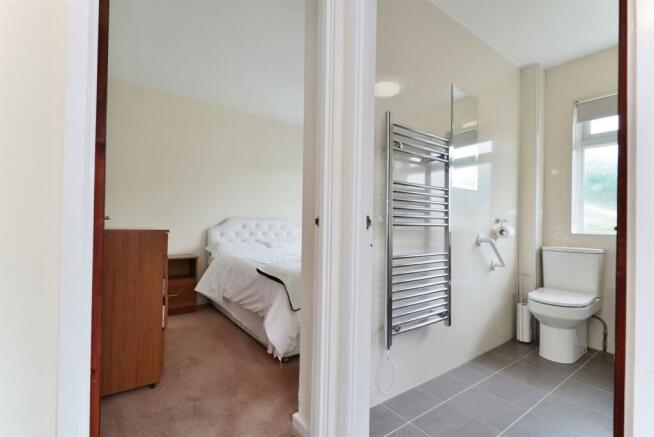 3 Rowland Close - (14).jpg