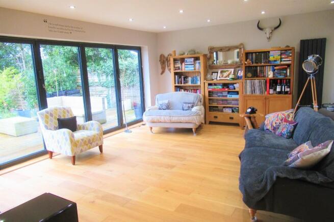 LOUNGE/DINE/KITCHEN