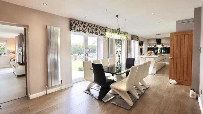 Large Contemporary Styled Open Plan Kitchen/Diner