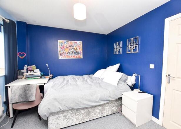 5 bed Detached for sale Image 6