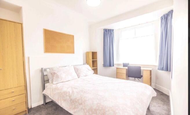 5 bed Semi-Detached for sale Image 6