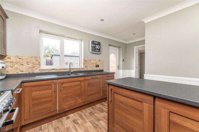 4 bed Detached for sale Image 7