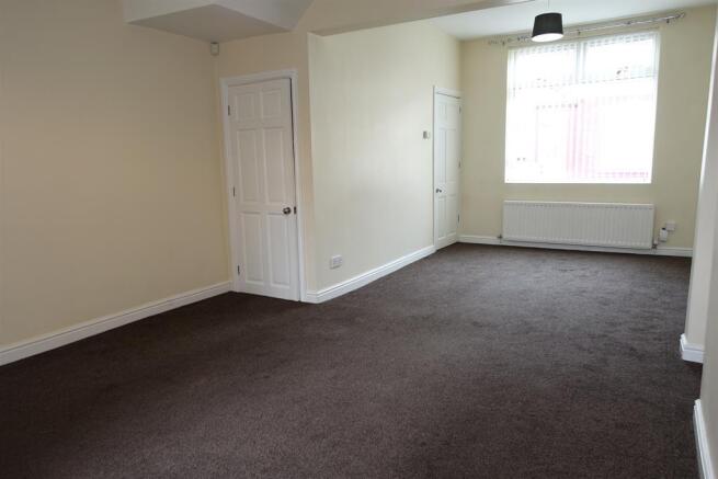 2 bed Terraced to rent Image 6