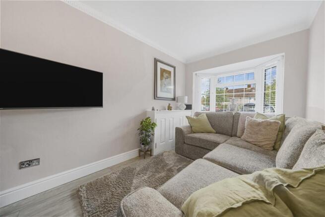 31A Eton Wick Rd, Eton Wick, Windsor SL4 6LU1.jpg