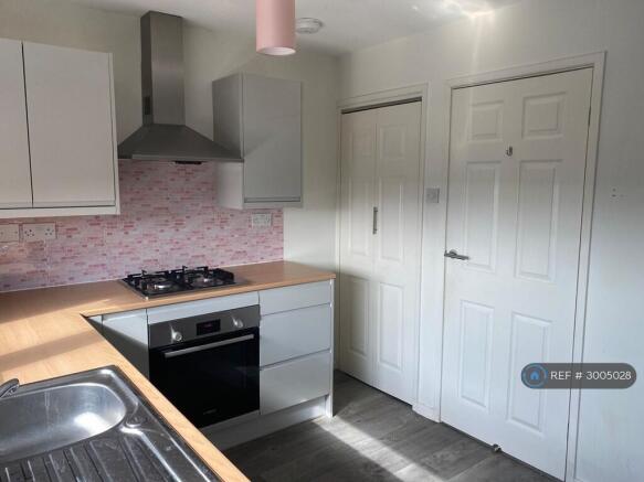 2 bed Terraced to rent Image 4
