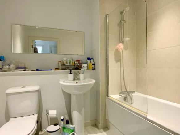 1 bed Apartment to rent Image 6