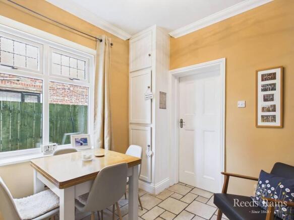 4 bed Semi-Detached for sale Image 5