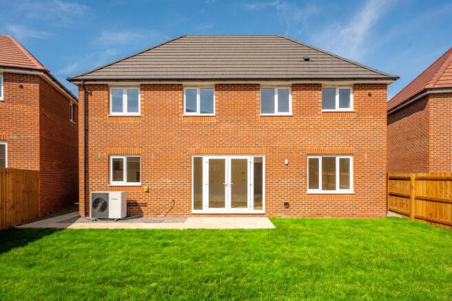 4 bed House for sale Image 3