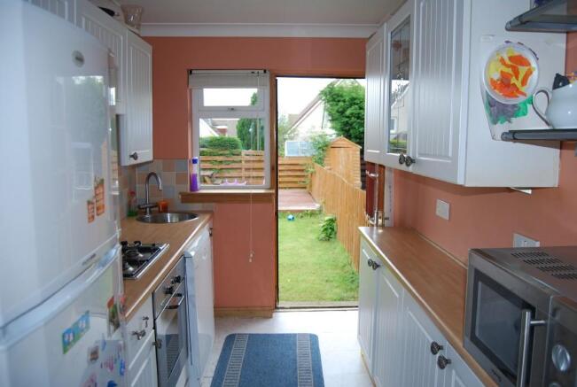 FITTED KITCHEN