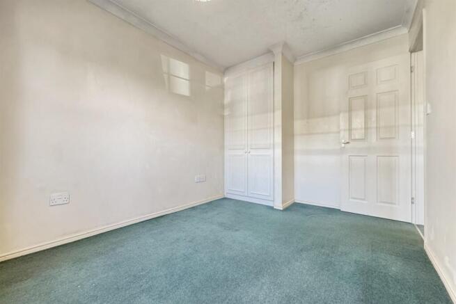 2 bedroom Ground Floor Flat in Chichester photo 5