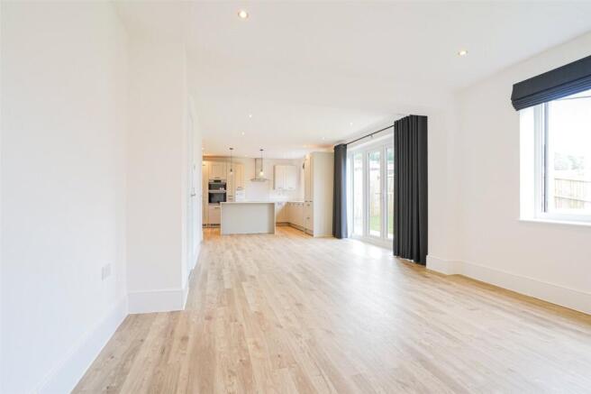 4 bed Detached for sale Image 5