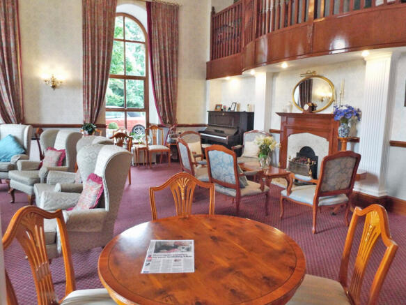 COMMUNAL LOUNGE