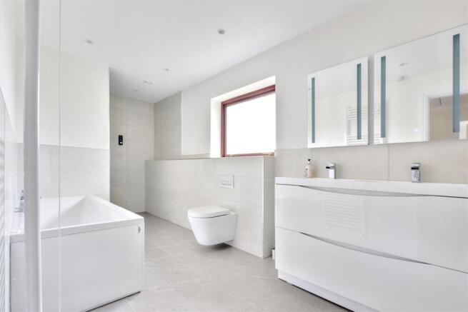 Bathroom_2.jpeg