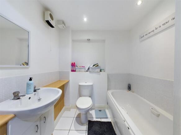 2 bed Apartment for sale Image 8