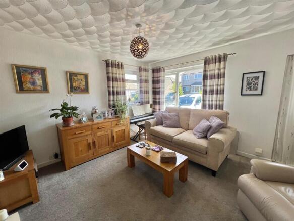 2 bed Semi-Detached Bungalow for sale Image 5