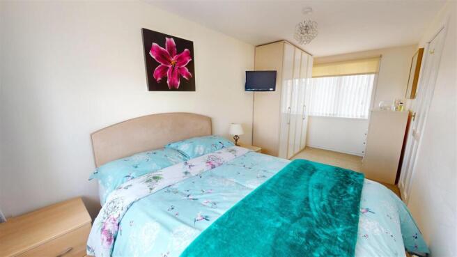 4 bed Semi-Detached for sale Image 8