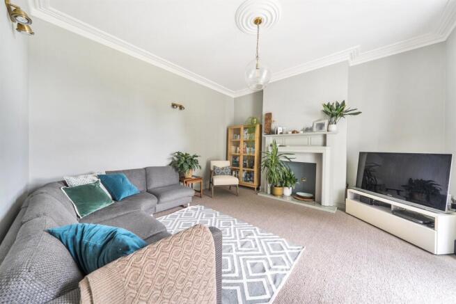 4 bed Detached for sale Image 6