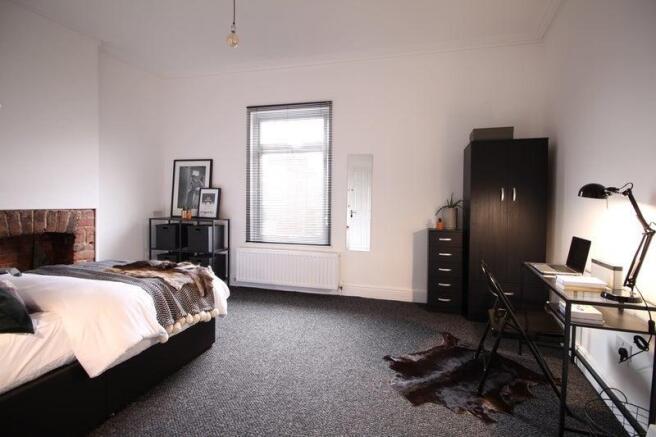 4 bed House to rent Image 7