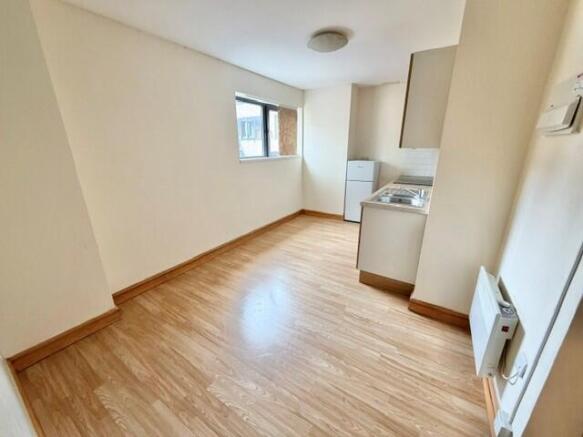 1 bed Apartment to rent Image 4