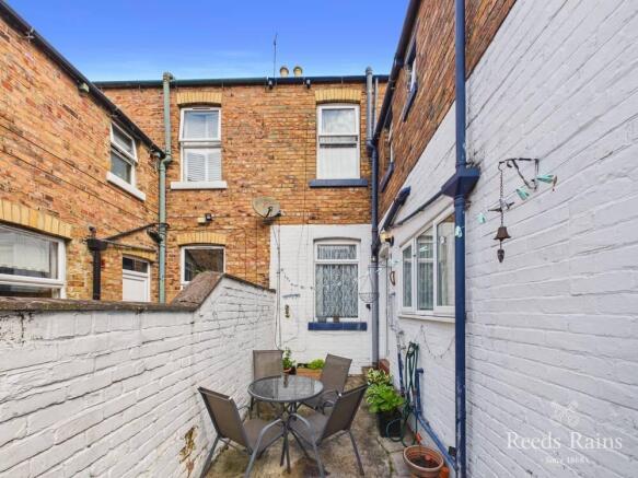 4 bed Terraced for sale Image 4