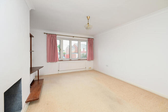 Goldcrest Close, Yateley, Hampshire photo 4