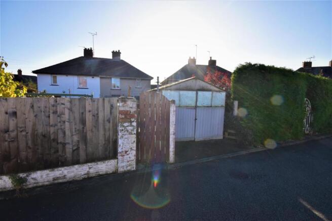 22 Sarn Lane Ext R Grg.JPG