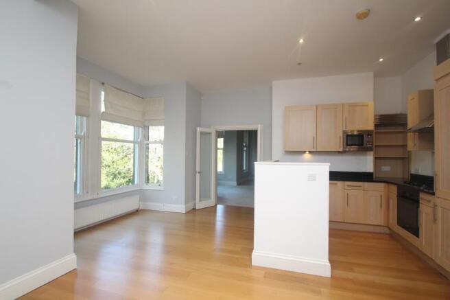 2 bed Flat to rent Image 10