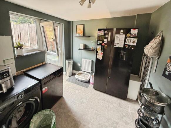 3 bed Semi-Detached to rent Image 3