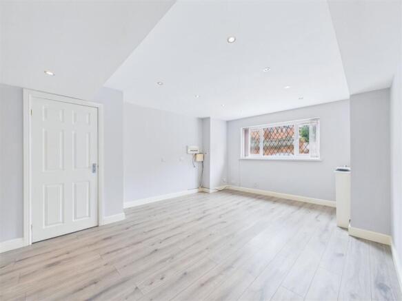 4 bed Detached for sale Image 4