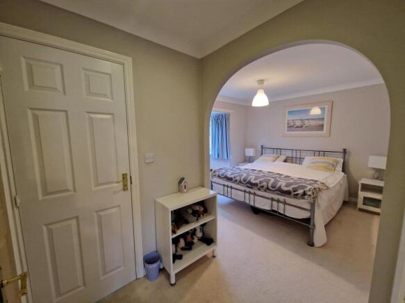 4 bed Detached for sale Image 4