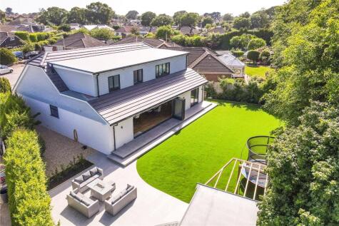 Fenleigh Close, Barton on Sea, New Milton, Hampshire, BH25