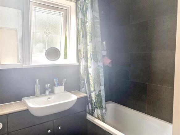 3 bed Semi-Detached for sale Image 8