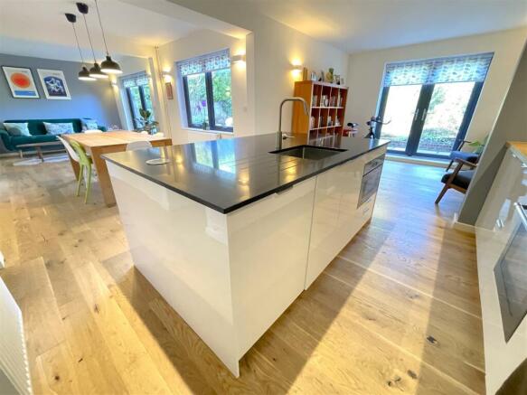 KITCHEN/LIVING AREA