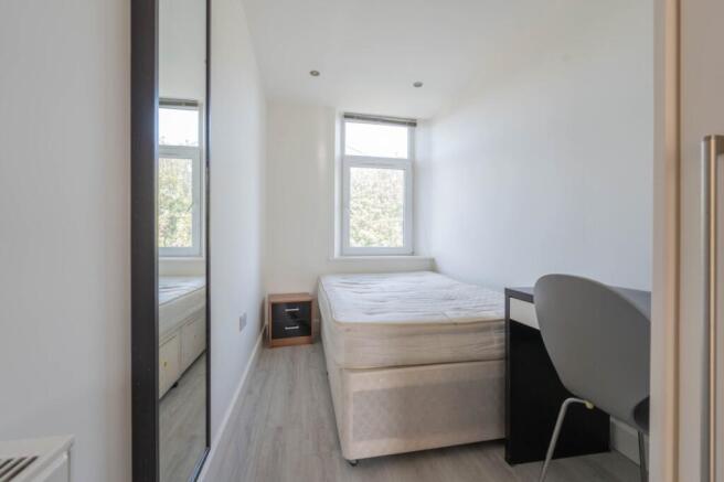 3 bed Terraced to rent Image 9