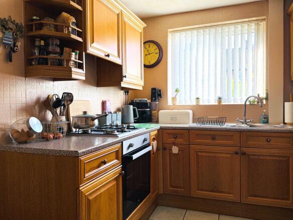 3 bed Semi-Detached for sale Image 8