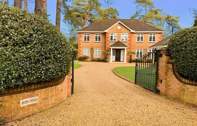 4 bedroom detached family home