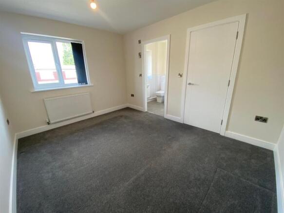 4 bed Semi-Detached to rent Image 10