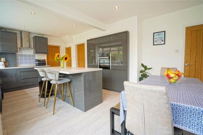 4 bed Semi-Detached for sale Image 10