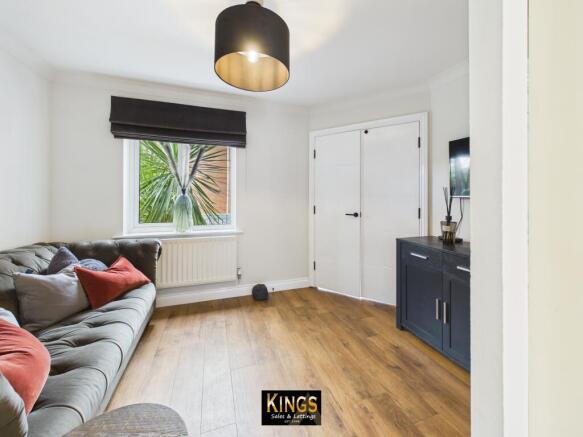 5 bed Detached for sale Image 7