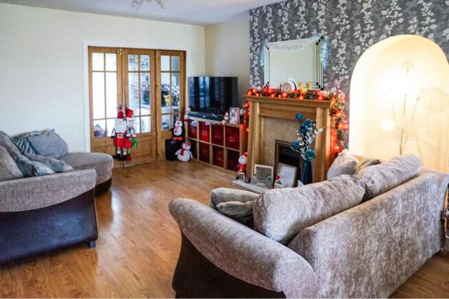 Lounge/Dining Room