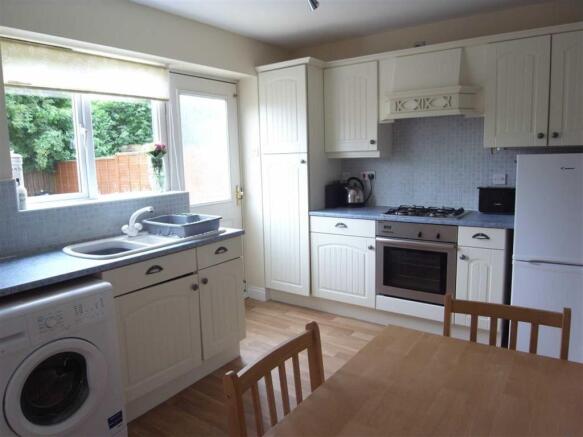 KITCHEN/DINING ROOM