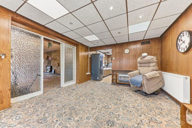 5 bed Detached for sale Image 7