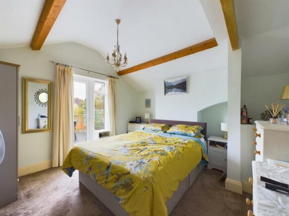 bed1.jpg
