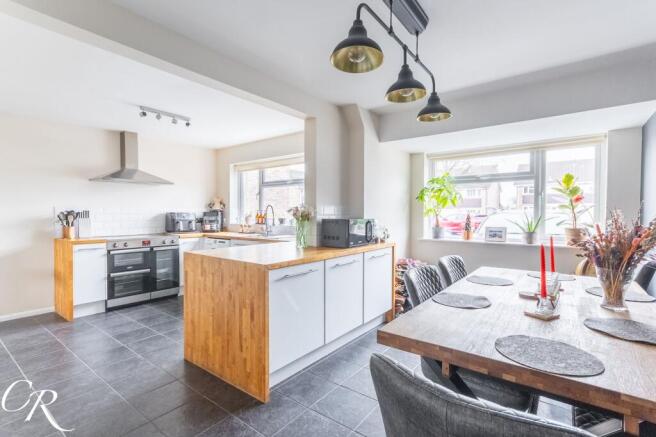 Kitchen/ Dining Room