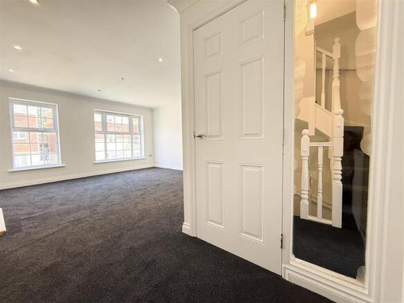 3 bed Town House for sale Image 9