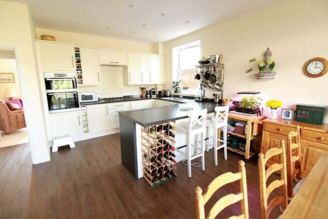 Kitchen 2.jpg