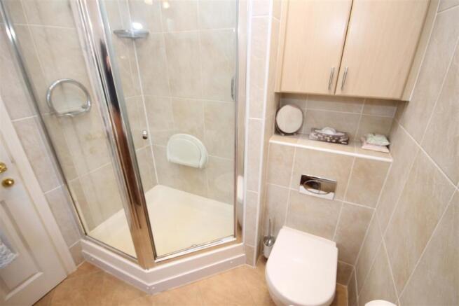 EN-SUITE SHOWER ROOM