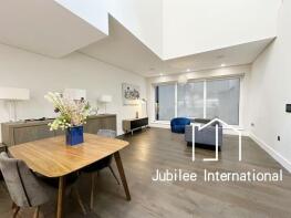 Apartment E1, 1-6, Dyer's Buildings, London EC1N 2JT