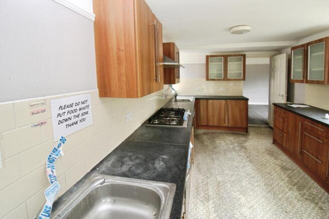 8 bed Detached for sale Image 7
