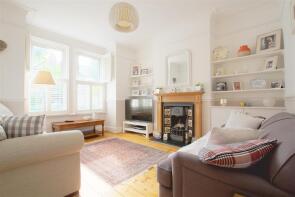 7, Midhurst Road, London W13 9XS